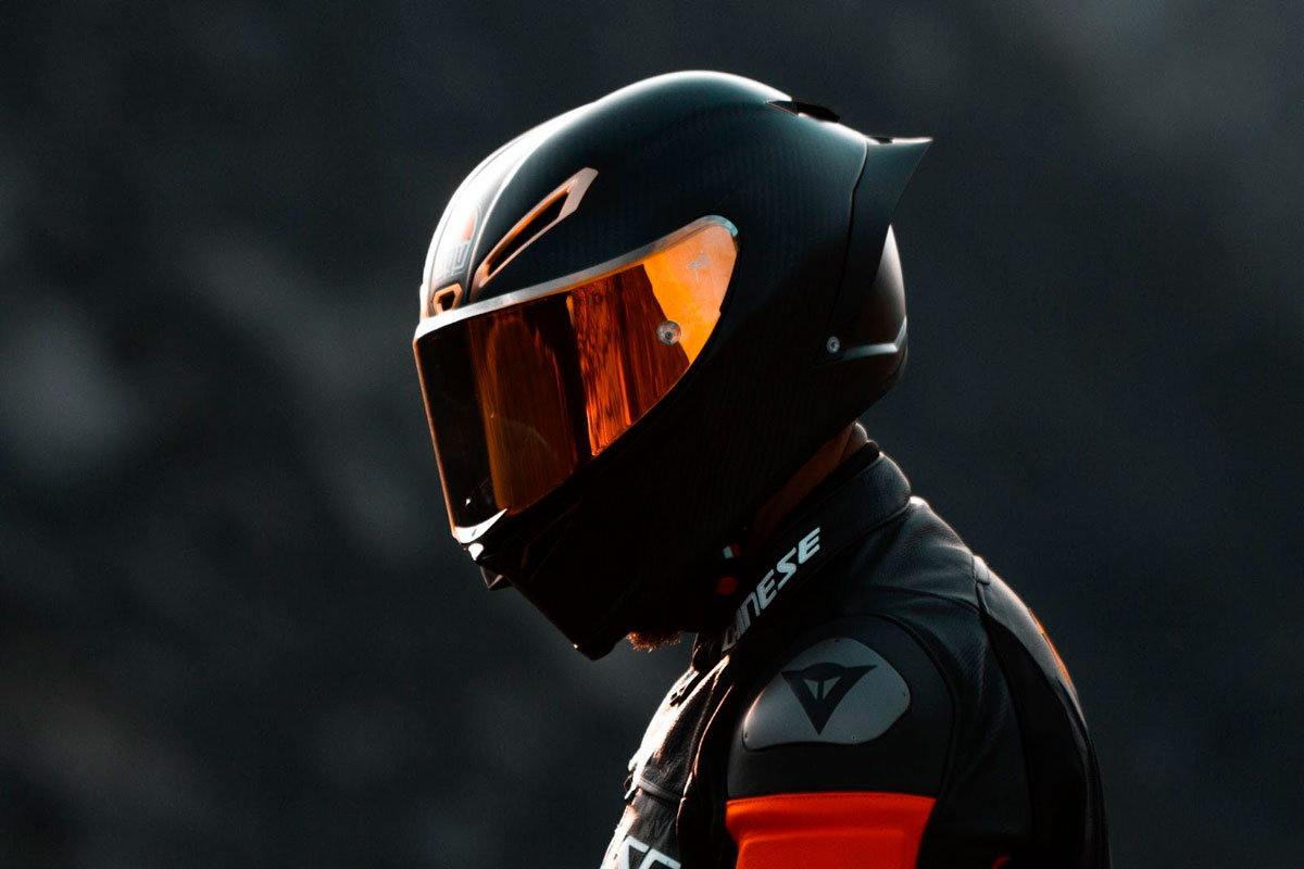 4 tips para saber cómo elegir el casco de moto adecuado